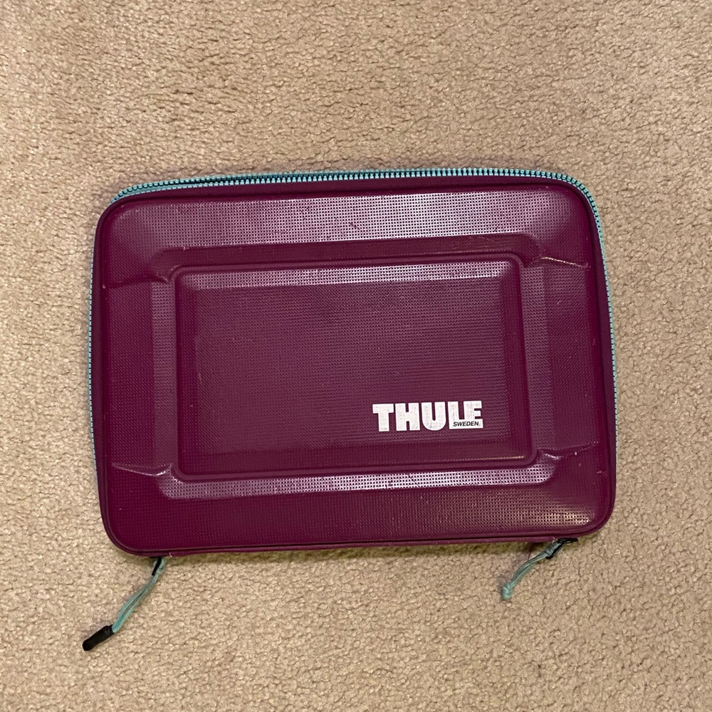 Thule purple computer case